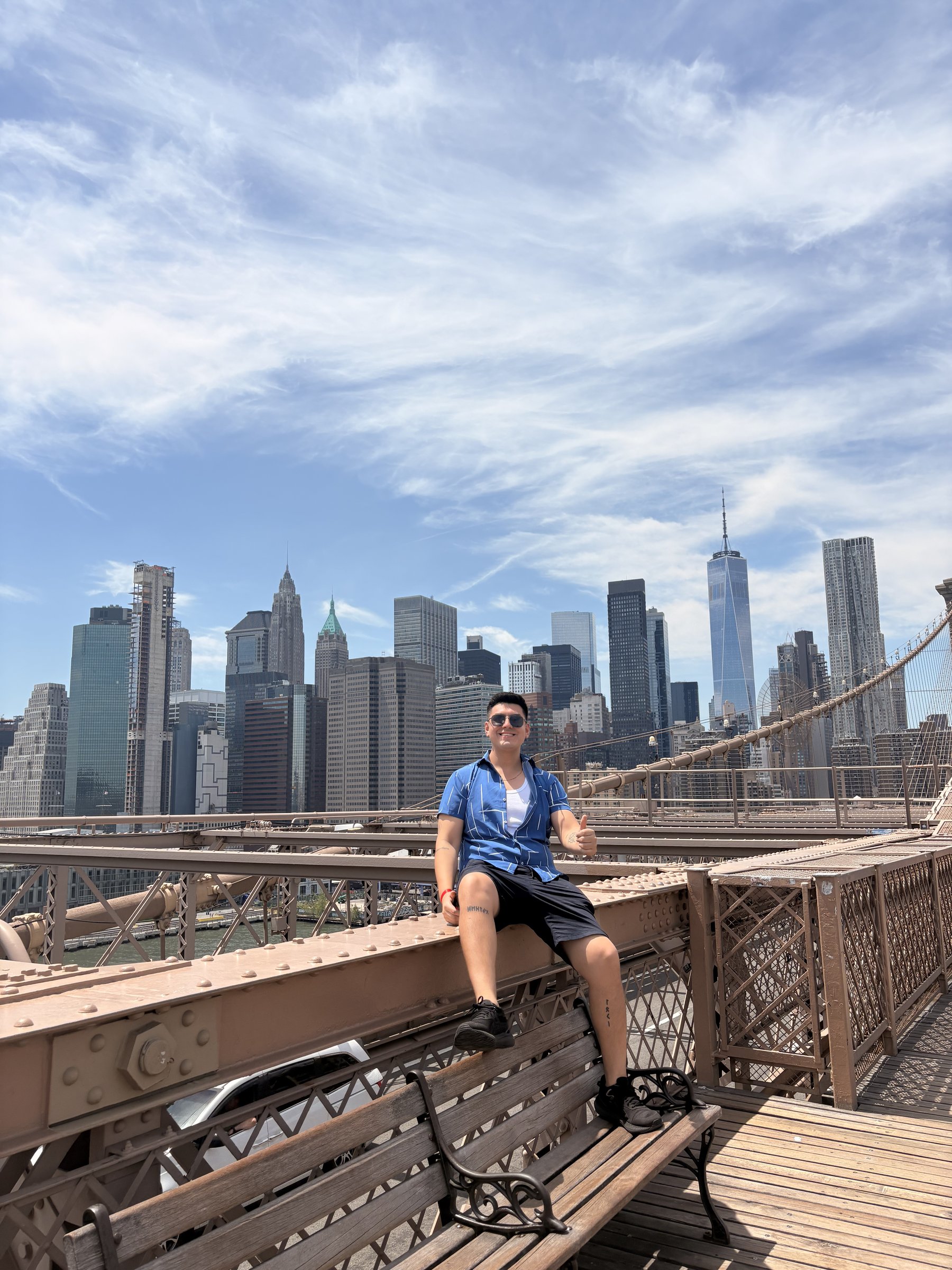 Diego Montes en el puente de Brooklyn, Nueva York