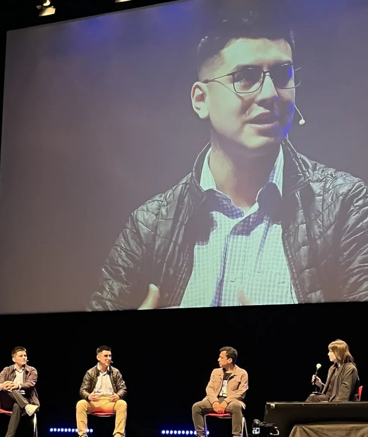 Diego Montes hablando en un panel en Santiago de Chile